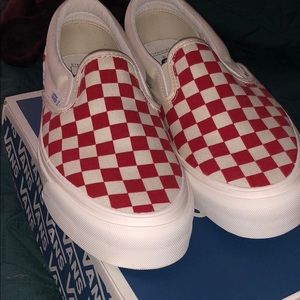 OG classic slip on checkered (red) Vans